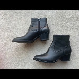 🌟FLASH SALE🌟 Aldo black leather ankle boots
